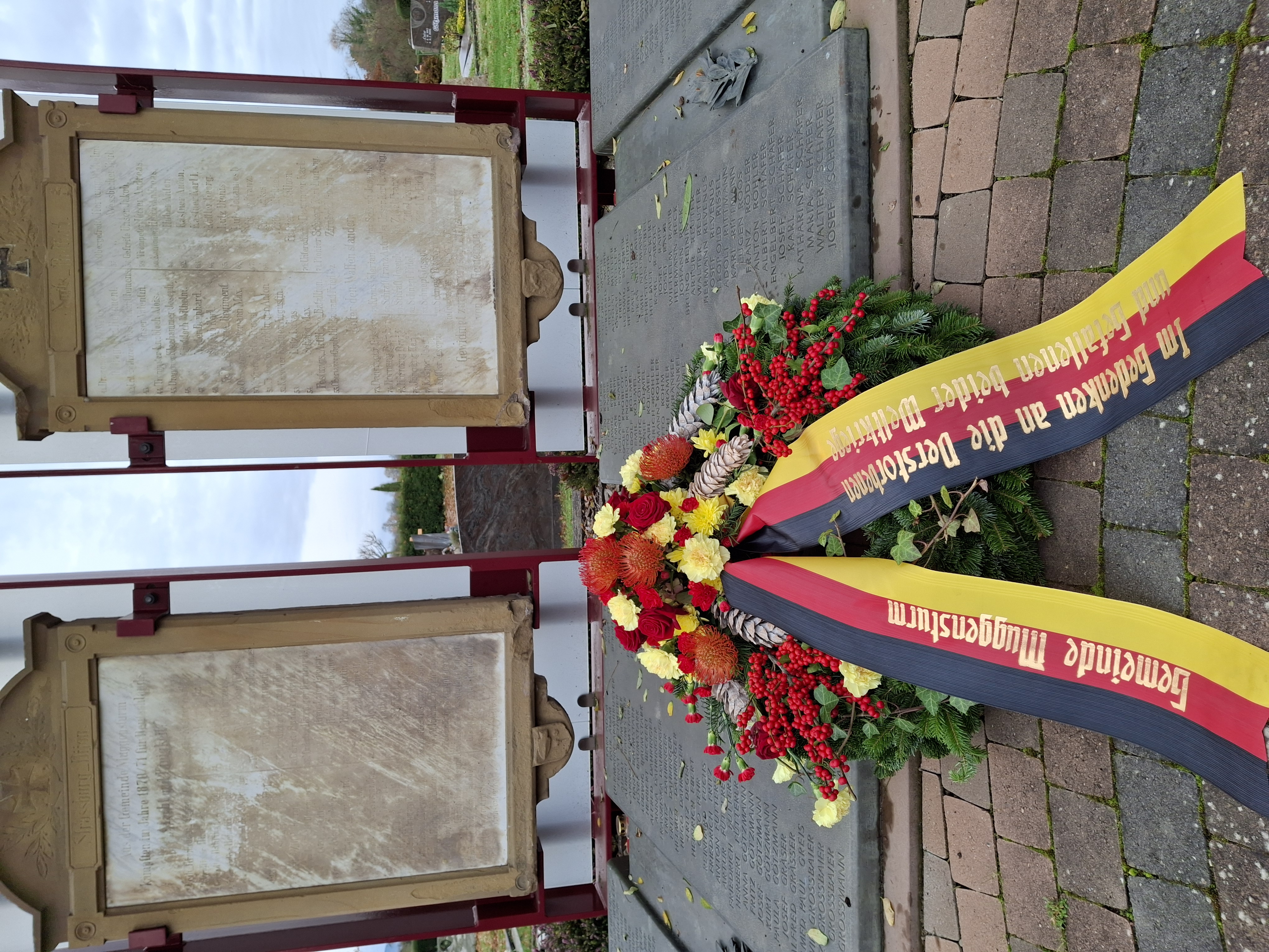 Selbstverst�ndlich waren auch CDU-Mitglieder bei der kurzen Feier dabei.